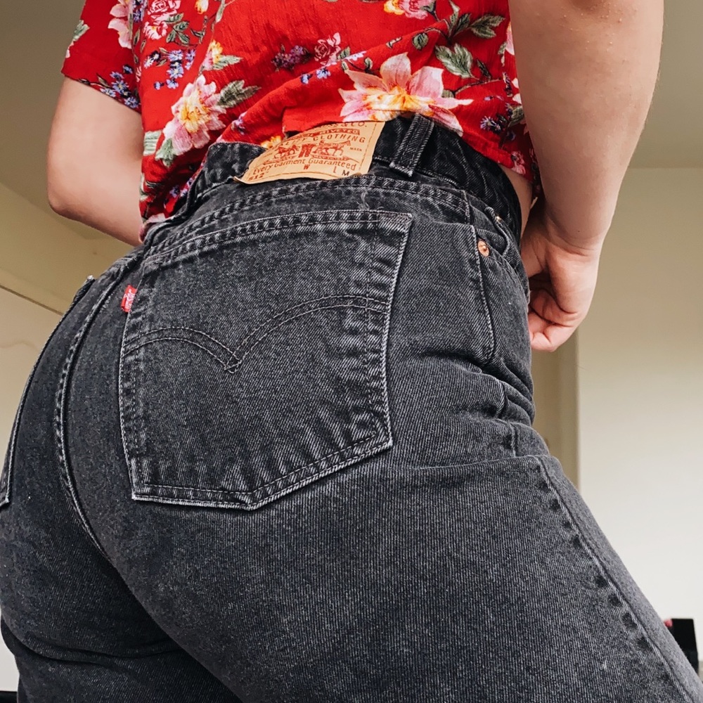 Levi Slim Fit Straight leg! Thrift find!